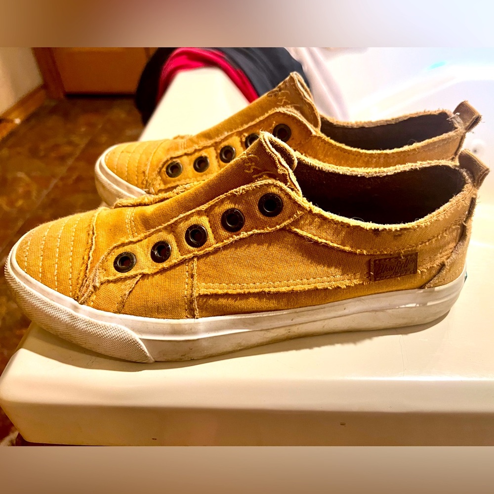 Blowfish slip on mustard shoes. Size 9